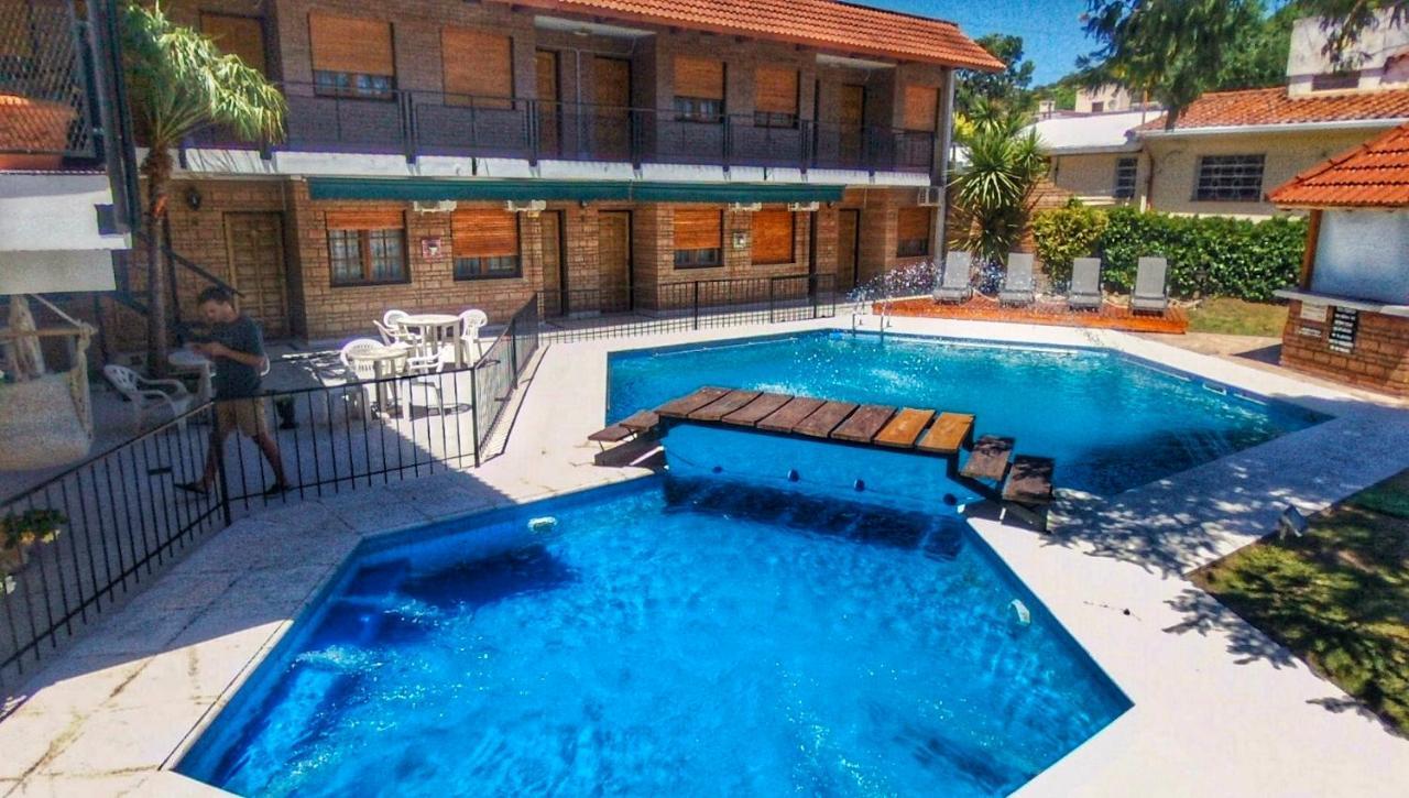 Hotel Carlos Paz فيلا كارلوس باز المظهر الخارجي الصورة