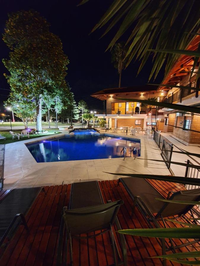 Hotel Carlos Paz فيلا كارلوس باز المظهر الخارجي الصورة